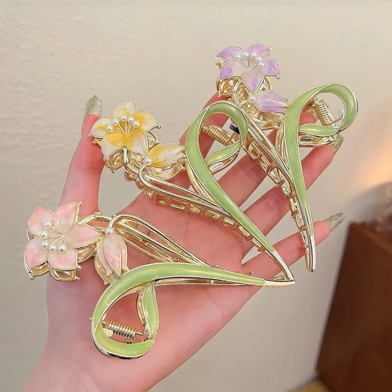 Beautiful lily claw clip