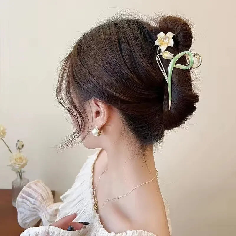 Beautiful lily claw clip